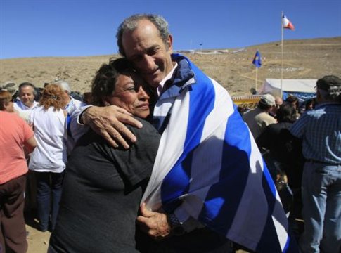 Μήνυμα κουράγιου στους 33 μεταλλωρύχους στη Χιλή από τους επιζώντες των Άνδεων