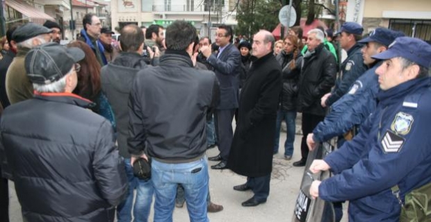 Επίθεση Καραμπατζού εναντίον Κυβέρνησης και Υπουργού Δημόσιας Τάξης