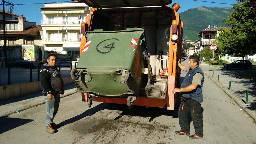 Στους δρόμους το συνεργείο καθαρισμού του Δήμου Νάουσας ενόψει της καλοκαιρινής περιόδου