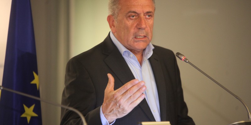 Αβραμόπουλος: Χρειάζεται ισχυρότερη διασφάλιση των εξωτερικών συνόρων της ΕΕ