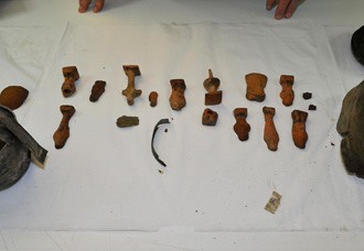 Συνέληφθησαν για κλοπή αρχαιολογικών ευρημάτων.Αντικείμενα και από το Αρχοντικό Πέλλας προσπάθησαν να πουλήσουν