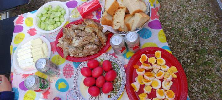 Μαγειρίτσα, αρνί, τσουρέκι -Πόσες θερμίδες έχουν τα φαγητά του Πάσχα.