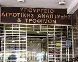 Συνάντηση Αποστόλου με τη Λούκα Κατσέλη για την «κάρτα του  αγρότη»