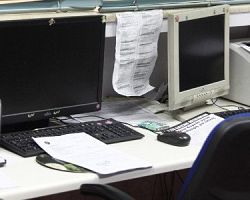 Δημόσιο: Πληρώνει τους ανειδίκευτους και δίνει ψίχουλα στους πτυχιούχους