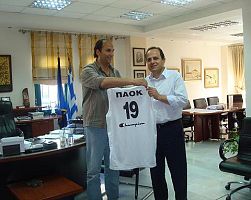 Ο ΜΠΑΝΕ ΠΡΕΛΕΒΙΤΣ ΣΤΟ ΔΗΜΑΡΧΕΙΟ ΠΕΛΛΑΣ!