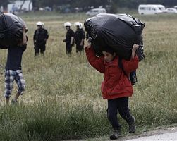 Έφυγαν τα πρώτα πούλμαν με πρόσφυγες από την Ειδομένη