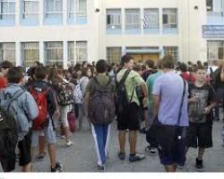 Σε αποχή από τα μαθήματά τους προχώρησαν σήμερα οι μαθητές του Δημοτικού Σχολείου Βορεινού Αλμωπίας