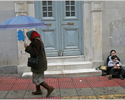 Αύξηση της φτώχειας «βλέπει» το 93,7% των Ελλήνων