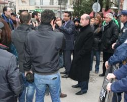 Επίθεση Καραμπατζού εναντίον Κυβέρνησης και Υπουργού Δημόσιας Τάξης