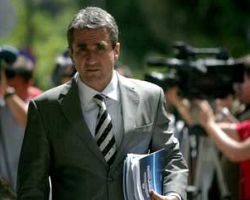 Μειώστε τα φάρμακα, λέει ο Λοβέρδος