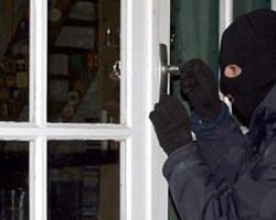 Σκύδρα: έκλεψαν κοσμήματα, χρήματα και 2 ΙΧΦ οχήματα