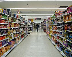 Μιλούσαν στην ιδιοκτήτρια ενώ ταυτόχρονα την έκλεβαν