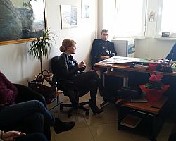 ΠΑΡΕΜΒΑΣΗ ΤΗΣ ΘΕΟΔΩΡΑΣ ΤΖΑΚΡΗ ΣΤΙΣ ΔΑΣΙΚΕΣ ΥΠΗΡΕΣΙΕΣ ΓΙΑ ΕΠΙΛΥΣΗ ΠΡΟΒΛΗΜΑΤΩΝ ΠΟΥ ΣΧΕΤΙΖΟΝΤΑΙ ΜΕ ΤΟ ΚΤΗΜΑΤΟΛΟΓΙΟ