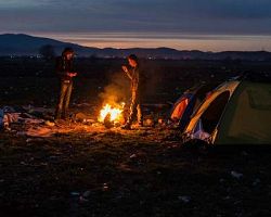 Ειδομένη: Πρόσφυγες διέρρηξαν το κοινοτικό κατάστημα -Εκαψαν πόρτες και καρέκλες για να ζεσταθούν
