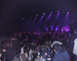 Η οικονομική κρίση βάζει «φρένο» στην έξοδο χιλιάδων Ελλήνων