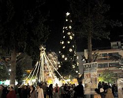 Γιαννιτσά: Άναψε το Χριστουγεννιάτικο δέντρο