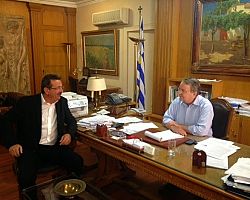 Ο Αντιπεριφερειάρχης Πέλλας Θεόδωρος Θεοδωρίδης στον ΥΠΑΑΤ Γιώργο Καρασμάνη