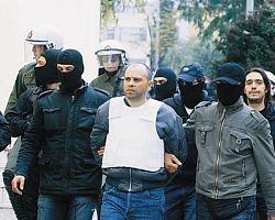 Συνελήφθη ο Νίκος Μαζιώτης. Πυροβολισμοί στο Μοναστηράκι! Δείτε ποιος είναι