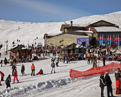 Σοβαρά προβλήματα στους δρόμους που οδηγούν στο Καϊμακτσαλαν. Μπαλάκι οι ευθύνες μεταξύ εργολάβου, δήμου Αλμωπίας και ΕΤΑΔ – Πότε ανοίγει το χιονοδρομικό