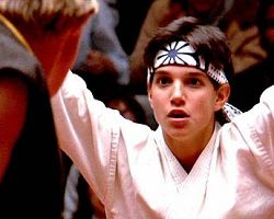 Αφιέρωμα: Ο «Ντάνιελ Σαν». Ο Karate Kid, που έμεινε στα αζήτητα. Παντρεύτηκε την κοπέλα που γνώρισε 15 χρονών και βγήκε στην επικαιρότητα όταν χόρεψε στο Dancing with the Stars…