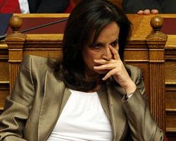 Ντροπή! Για μειοψηφίες που απειλούν μιλά η Διαμαντοπούλου, για αυτό δεν καταθέτει στεφάνι στη μνήμη του Πολυτεχνείου