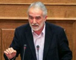 Οχι από τον Ηλία Θεοδωρίδη, απέχουν ακόμη 6 βουλευτές του ΠΑΣΟΚ