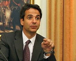 Καρφί Μητσοτάκη σε Τσίπρα: Δεν με ενδιαφέρει αν είναι άθεος, με ενδιαφέρει αν έχει κολλήσει κανένα ένσημο