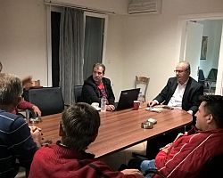 Συνάντηση του Γιάννη Σηφάκη με τους κτηνοτρόφους της Πέλλας