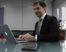 Θεοχάρης για κοινωνικό μέρισμα: Κράξτε το αφού το καταλάβετε