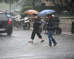 Aπότομη πτώση της θερμοκρασίας με βροχές και κρύο σε όλη τη χώρα