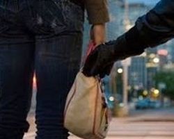 Συνελήφθη 37χρονος και ο 41 ετών αδελφός του για αρπαγή τσάντας