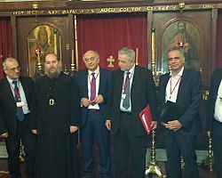 Στην Αγία Φωτεινή στην Σμύρνη κυβερνητικό κλιμάκιο