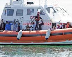 Την άμεση λειτουργία δυο hotspots ζητούν από την Ιταλία οι Βρυξέλλες