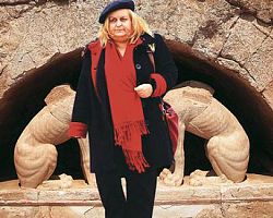 Αρνείται να αφήσει την Αμφίπολη η Περιστέρη