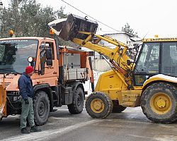 Σε πλήρη ετοιμότητα βρήκε τον δήμο Νεάπολης-Συκεών η πρωινή χιονόπτωση.