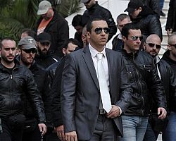 Αθώος εν μέσω πανηγυρισμών και χειροκροτημάτων κρίθηκε ο Ηλίας Κασιδιάρης