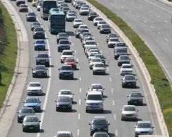 Ταλαιπωρία για τους εκδρομείς -Ουρά 30 χλμ. πριν τη γέφυρα στο Ρίο [εικόνες]