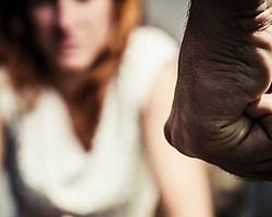 Πρωτοφανές περιστατικό ενδοοικογενειακής βίας στα Γιαννιτσά: Την χτύπησε με ξύλο από το τζάκι