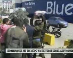 Σοκ στον Πειραιά – Προσπάθησε να επιτεθεί με βρέφος στους λιμενικούς!