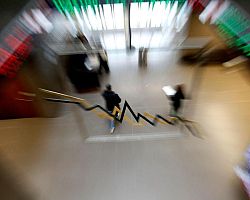 Σε επενδυτικό κενό το Χρηματιστήριο, οι ξένοι εγκαταλείπουν την ελληνική αγορά