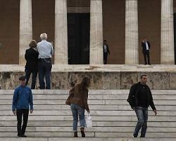 Φόροι – φωτιά στα εισοδήματα με τη νέα κλίμακα: Ποιοι επιβαρύνονται