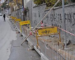 ΞΕΚΙΝΗΣΕ Η ΚΑΤΑΣΚΕΥΗ ΤΩΝ ΠΕΖΟΔΡΟΜΙΩΝ ΣΤΗ ΒΥΡΩΝΟΣ