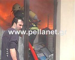 Πυρκαγιά σε ημιυπόγεια αποθήκη διώροφης οικίας