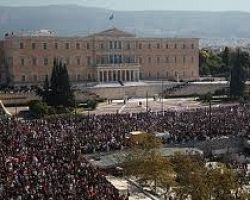 Νεκρός 53χρνος διαδηλωτής στην Αθήνα