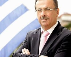 Ο Αντιπεριφερειάρχης Θεόδωρος  Θεοδωρίδης συγχαίρει τους  υπαλλήλους που εργάστηκαν για τις  εκλογές στην Π.Ε. Πέλλας