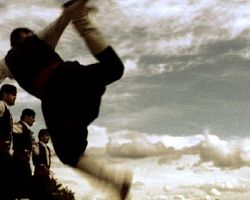 Οι παραδοσιακοί χοροί βοηθούν τους ηλικιωμένους να… πηδούν ψηλότερα