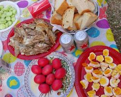 Μαγειρίτσα, αρνί, τσουρέκι -Πόσες θερμίδες έχουν τα φαγητά του Πάσχα.