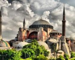 Η ισλαμοποίηση της Αγίας Σοφίας ανησυχεί Ελληνες και Τούρκους