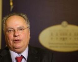 Εξηγήσεις για το προκλητικό πανό έδωσε ο πρεσβευτής της Αλβανίας