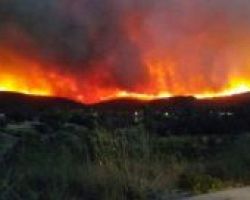 Μεγάλη φωτιά στη Χίο, εκκενώθηκαν οικισμοί, κάηκαν 2 σπίτια